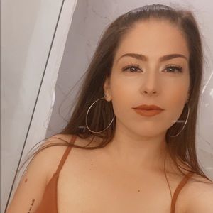 Meet your Posher, Hayat